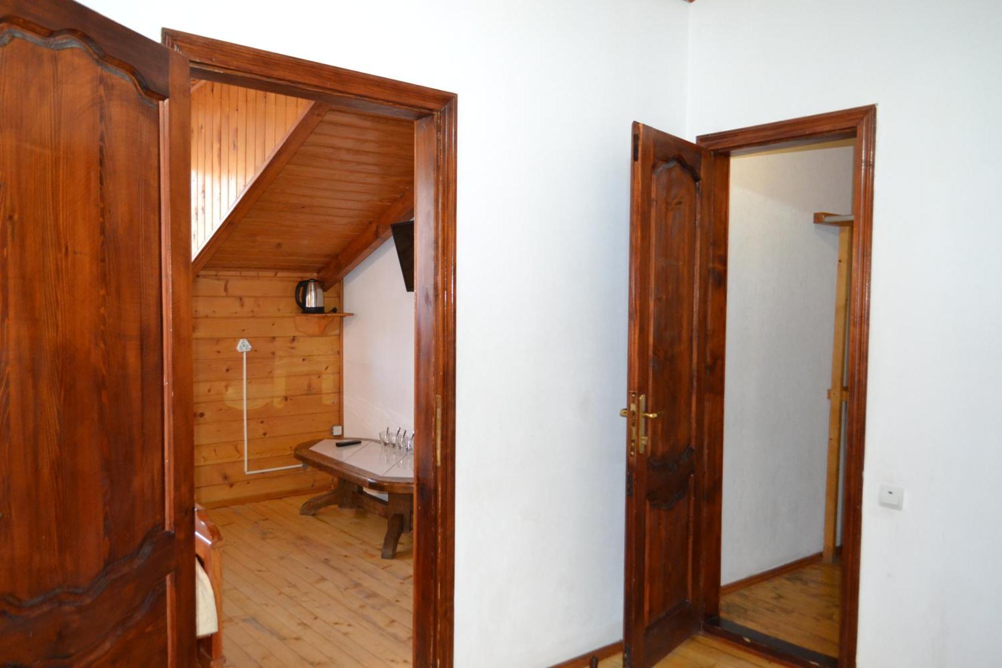 Satori Hotel Мигово Екстериор снимка